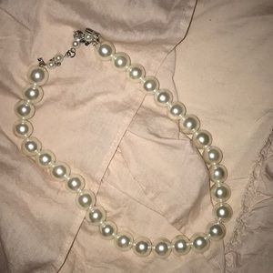 White large pearl necklace/ costume jewelry